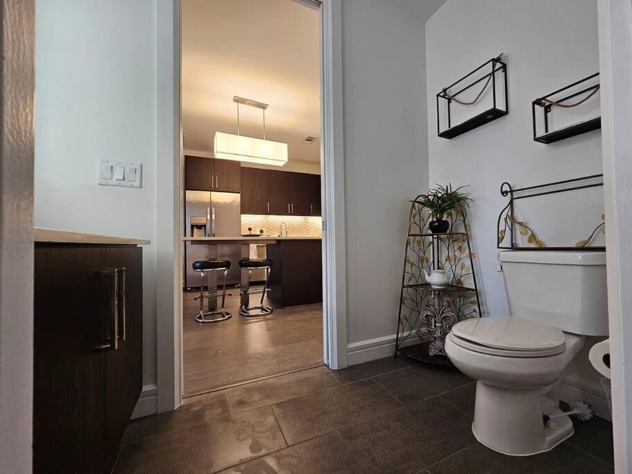 Appartamento Luxury Highrise In Midtown - Skyline Views And Chic Decor Houston Esterno foto