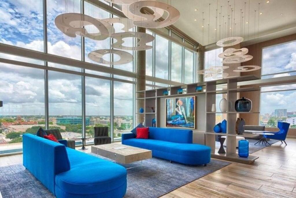 Appartamento Luxury Highrise In Midtown - Skyline Views And Chic Decor Houston Esterno foto