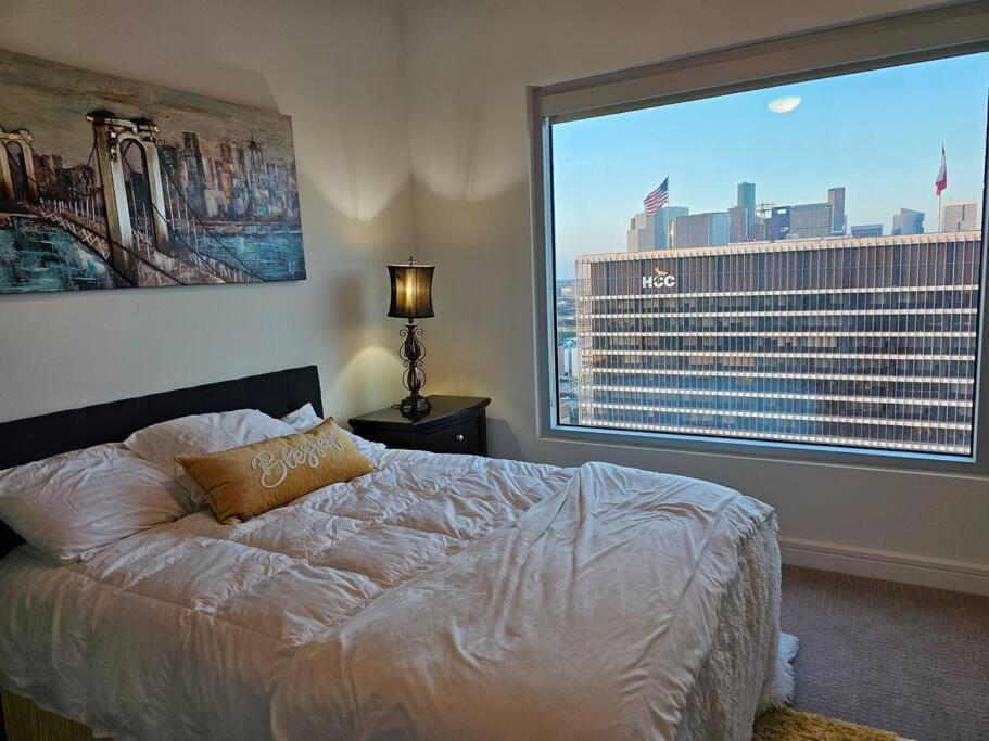 Appartamento Luxury Highrise In Midtown - Skyline Views And Chic Decor Houston Esterno foto