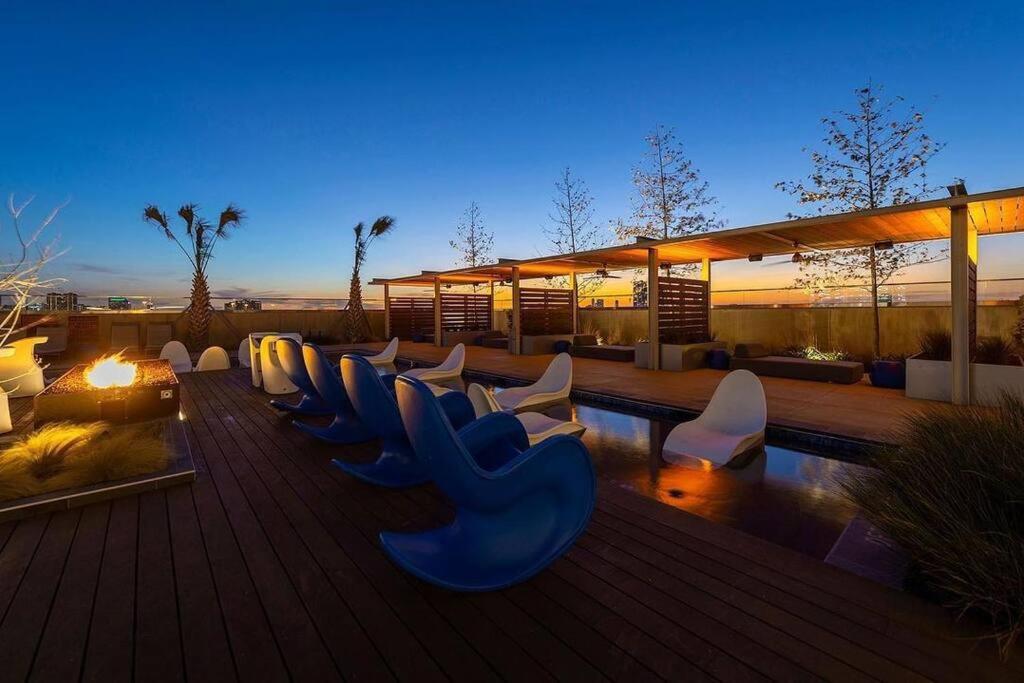 Appartamento Luxury Highrise In Midtown - Skyline Views And Chic Decor Houston Esterno foto